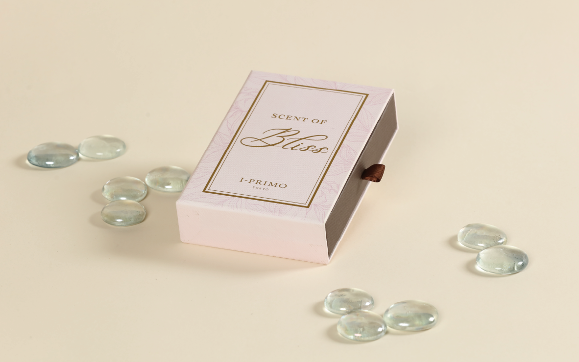 the drawer rigid box has adopted the foil stamping effects for its logo