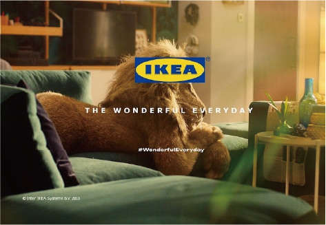 一張Ikea宣傳口號The Wonderful Everyday用的橫額，背景是一隻獅子公仔在沙發休息。