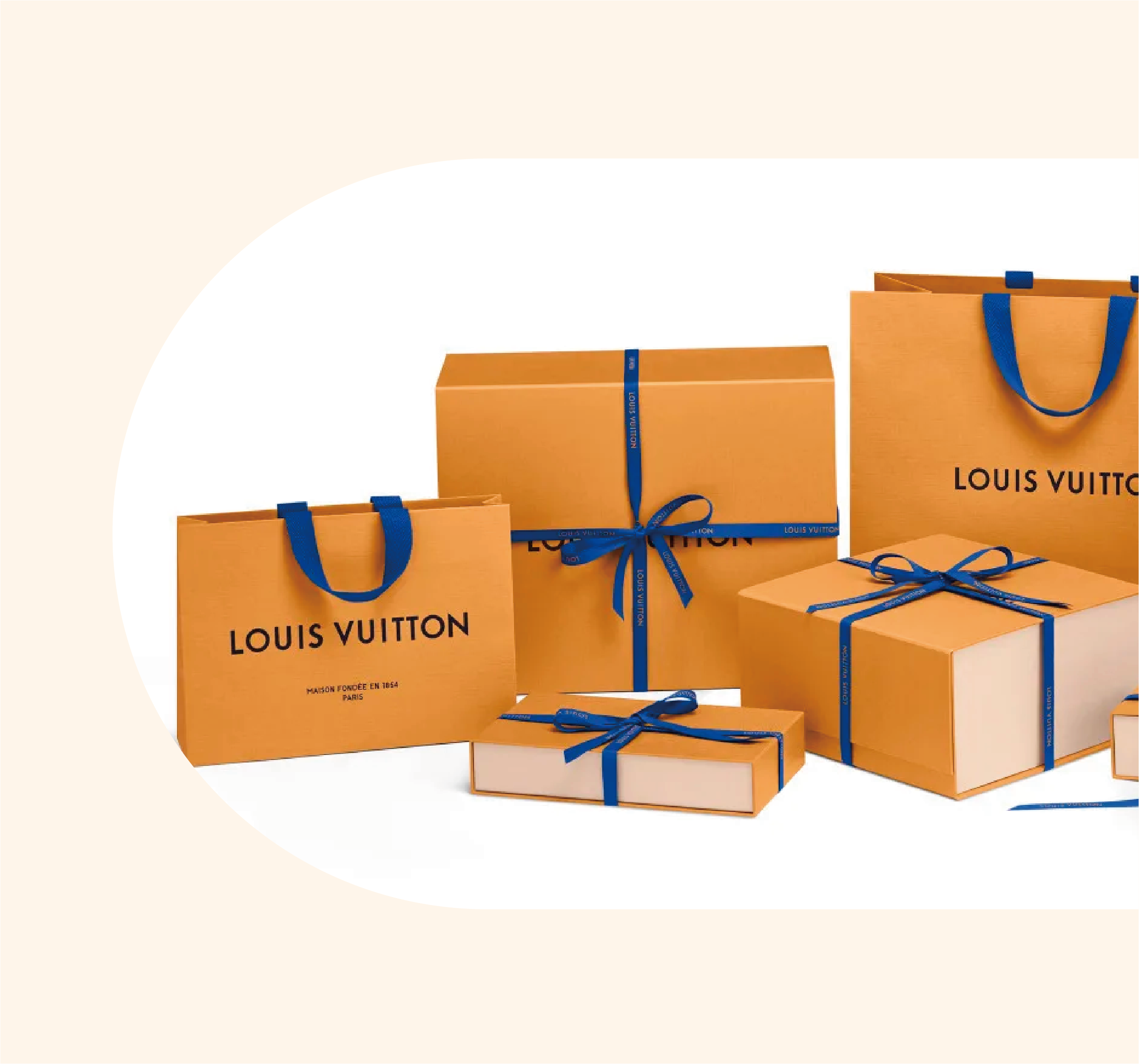三個LV的包裝盒和兩個印有LV LOGO的紙袋