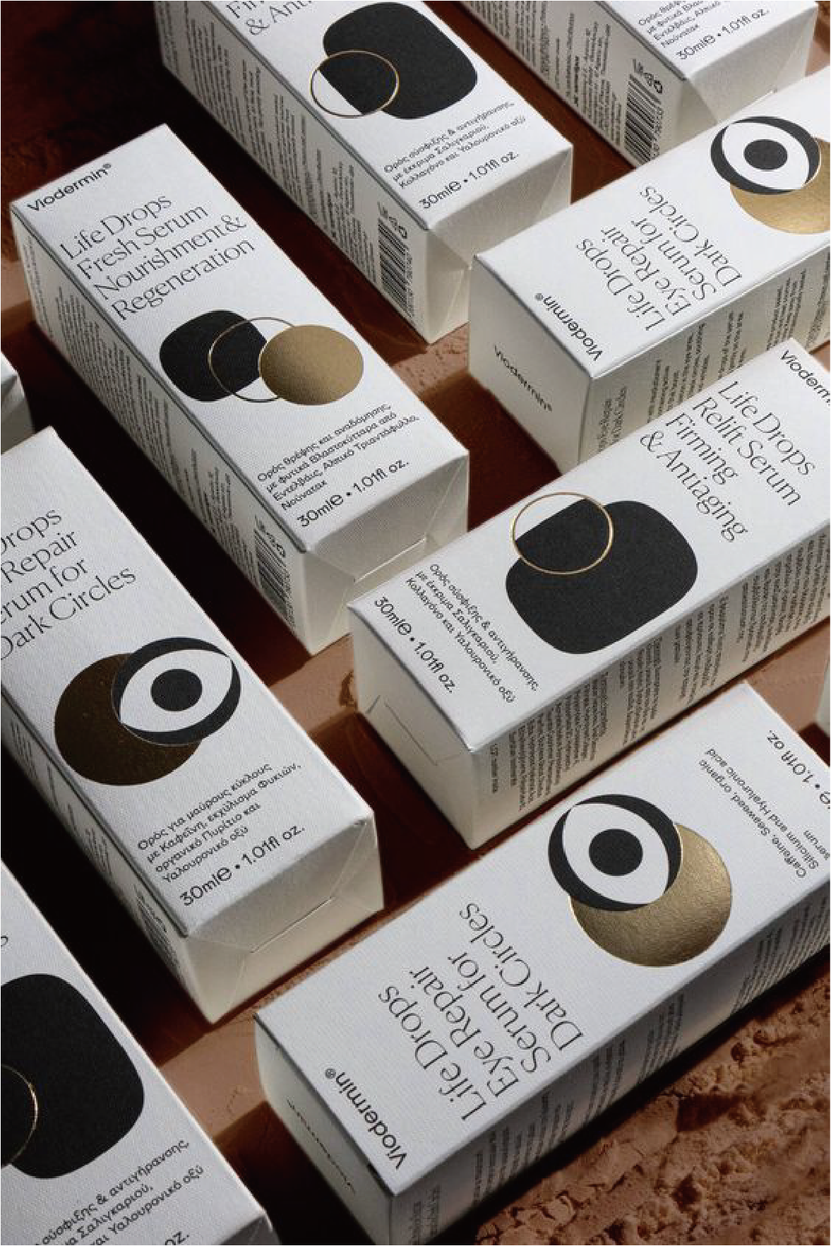 扣底盒以平放的方式佈滿了畫面。