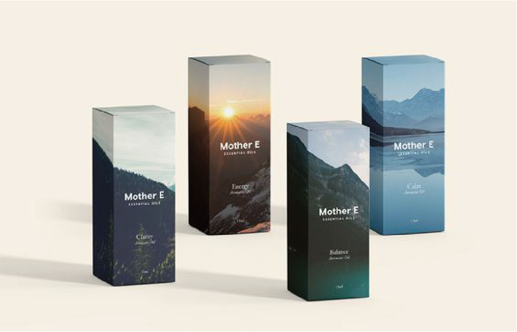 在米黃色的背景下，前後梅花間竹擺放了四個產品包裝盒，盒上都印有不同風景的照片。