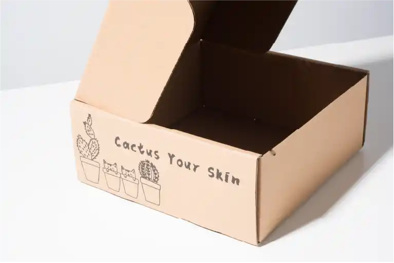 單黑郵寄盒內部展示